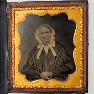 1/6th Plate Daguerreotype Of An Older Woman In Half A Union Case With Cover